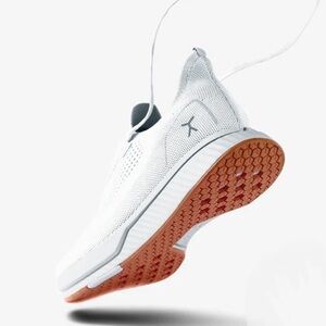 NWOB FLUX ADAPT RUNNER WHITE GUM SOLE NEVER WORN ZERO DROP SOLE MEN 7.5/WOMEN 9